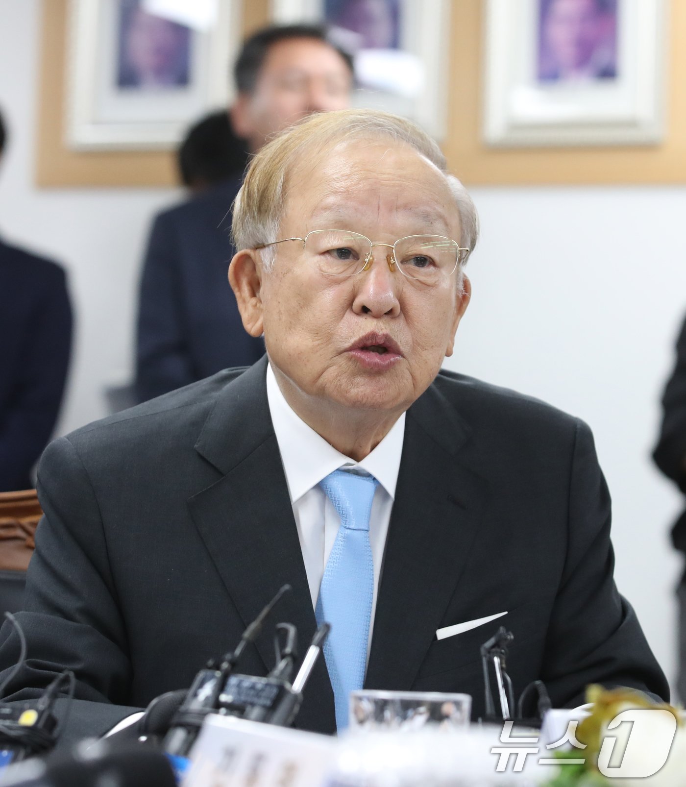 본문 이미지 - 손경식 한국경영자총협회 회장이 4일 오전 서울 종로구 경제사회노동위원회에서 열린 노사정 대표자 회의에서 인사말하고 있다. 2024.10.4/뉴스1 ⓒ News1 이승배 기자