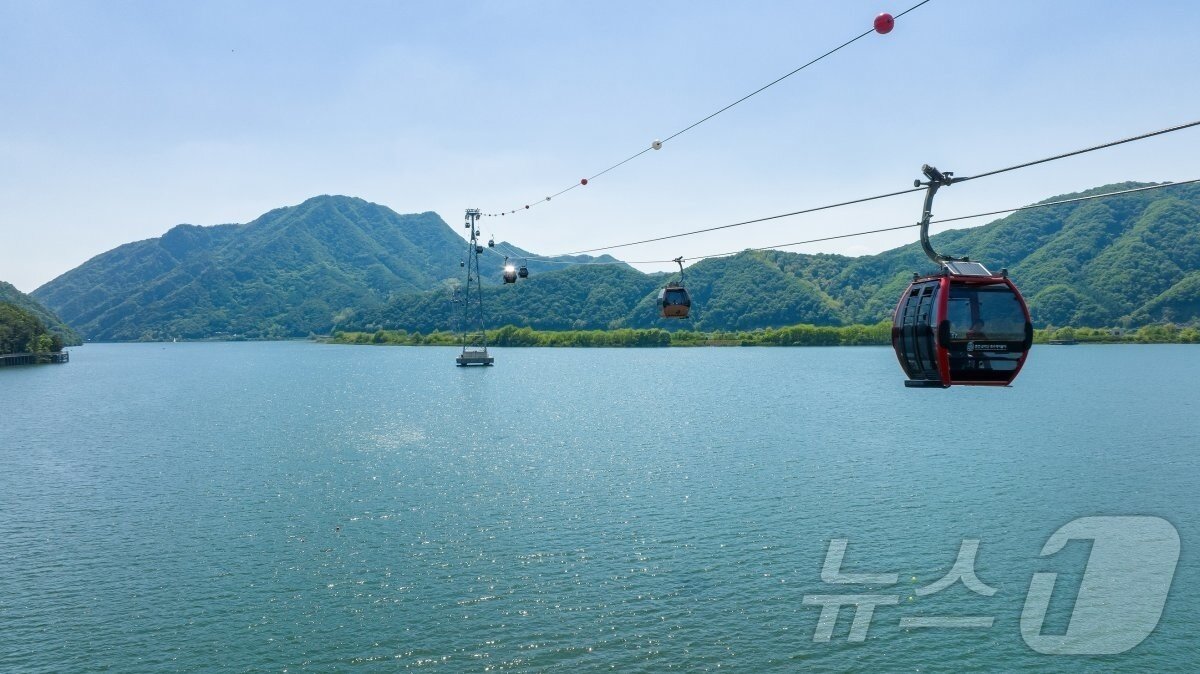 본문 이미지 - 소노인터내셔널이 운영하는 춘천 삼악산 케이블카 전경.&#40;소노인터내셔널 제공&#41;