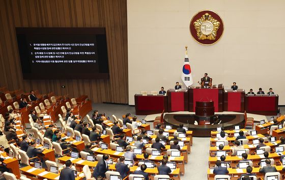 "매직넘버 8 다 왔다" 김건희 특검 부결에도 민주, 속전속결 재발의 추진