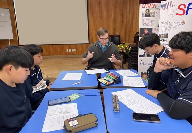 "국제감각 길러요"…충북국제교육원 영어 토론 청소년 동아리 운영