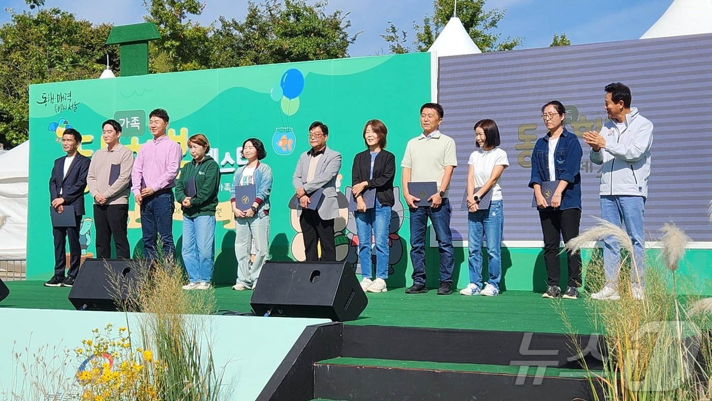 본문 이미지 - 서울시는 시정 발전에 협력하고, 동물보호 및 복지 향상에 기여한 수의사 등을 대상으로 표창식을 진행했다. ⓒ 뉴스1 한송아 기자