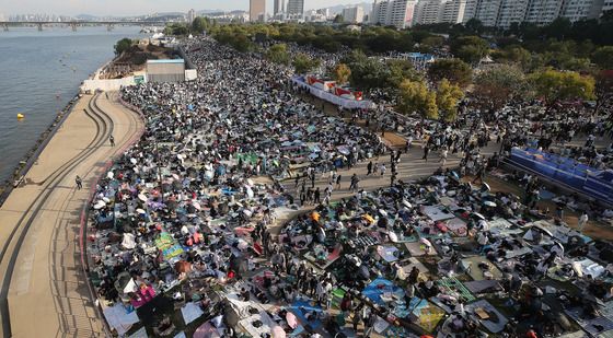 서울세계불꽃축제 기다리는 시민들