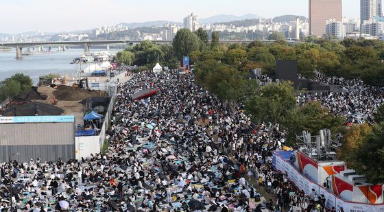 인파로 가득한 여의도한강공원