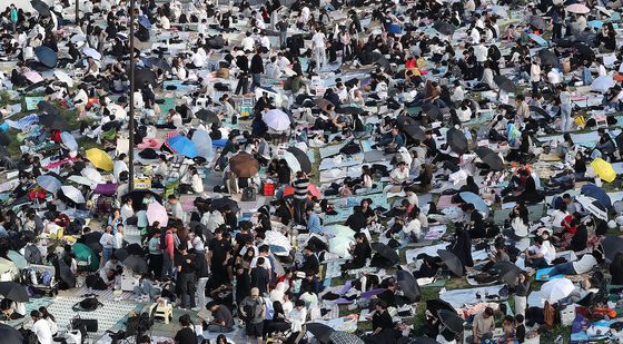 일찌감치 자리잡은 시민들