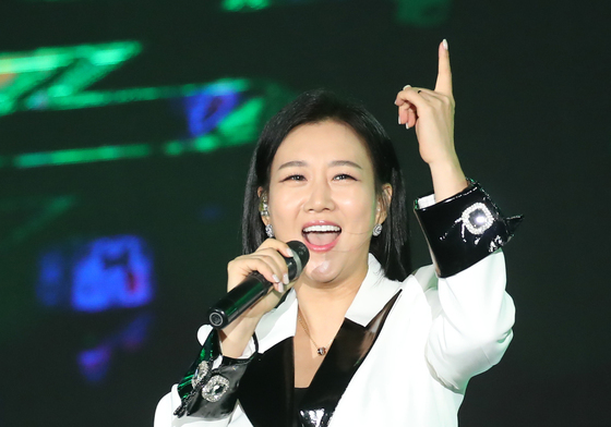 장윤정, 트로트 퀸의 귀환…2년 8개월 만에 신곡 발표