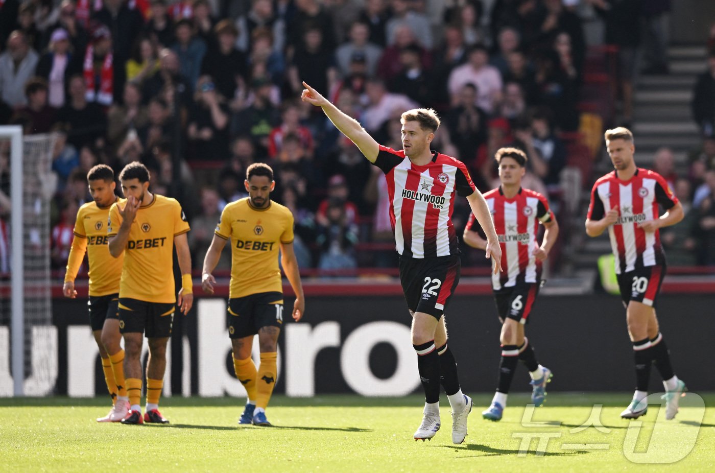 본문 이미지 - 기뻐하는 브렌트포드 선수들ⓒ 로이터=뉴스1