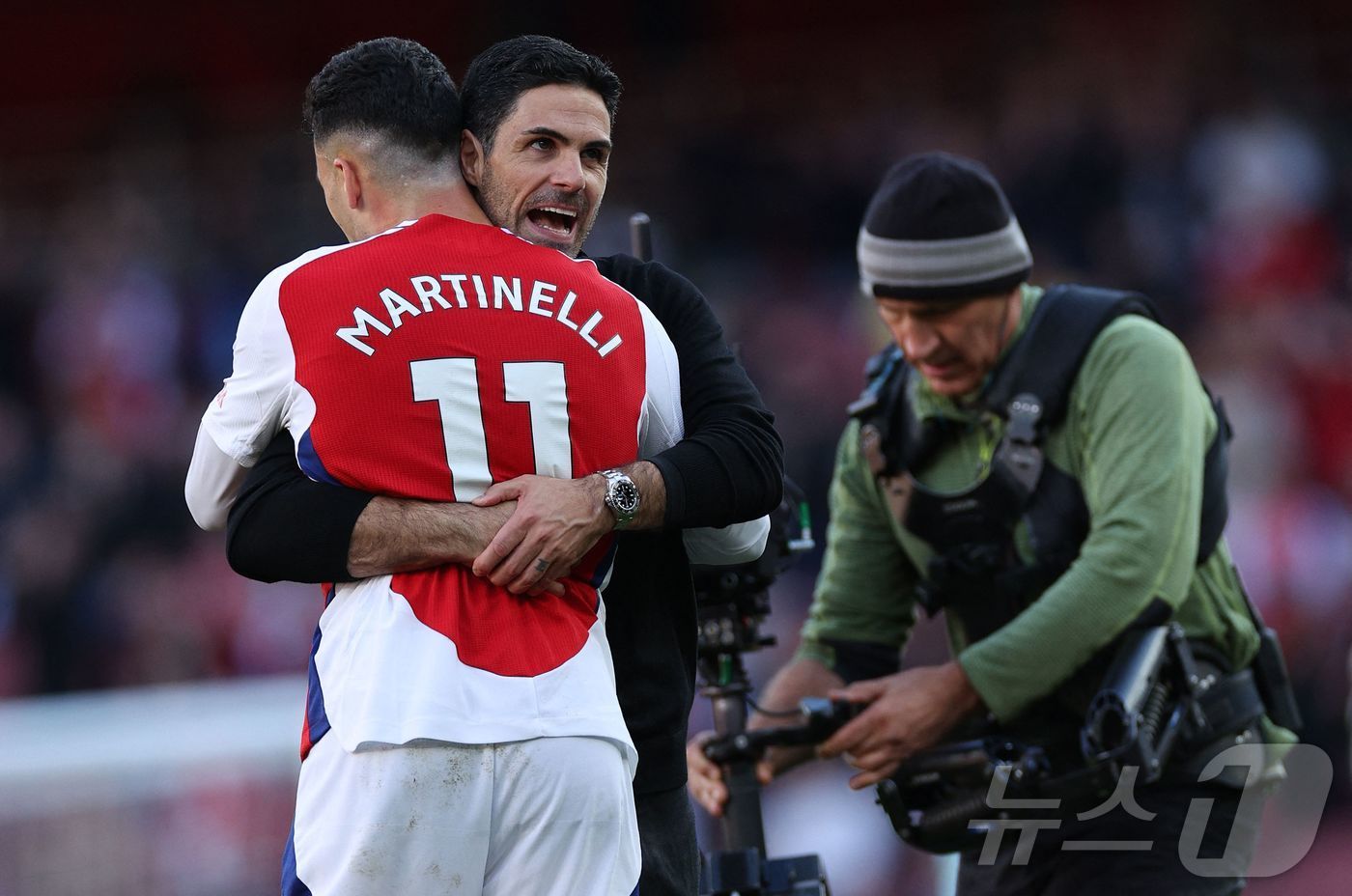본문 이미지 - 아스널의 미켈 아르테타 감독과 가브리엘 마르티넬리. ⓒ AFP=뉴스1