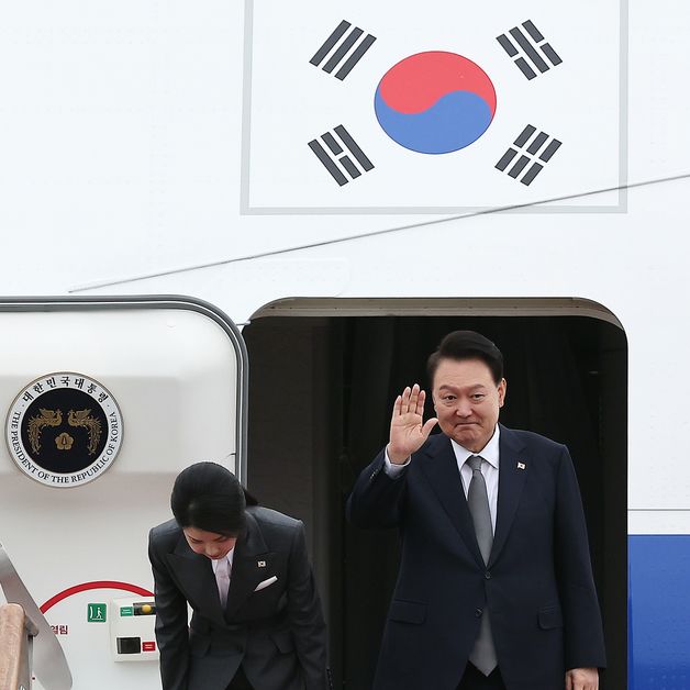 윤 대통령 부부, 동남아 3개국 방문 출국…한동훈 환송 불참