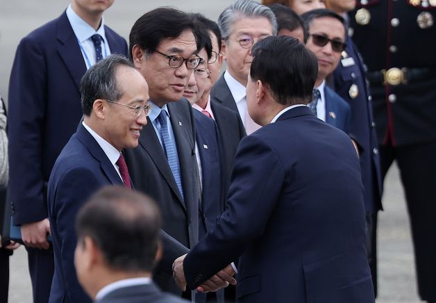 윤 대통령, 필리핀 국빈 방문 첫날 일정 마무리…내일 정상회담 (종합)