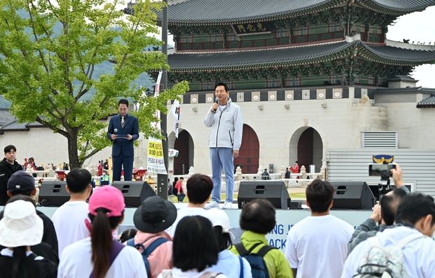 오세훈 '정조대왕 능행차 공동재현' 참석…효행길 걷기 행렬도