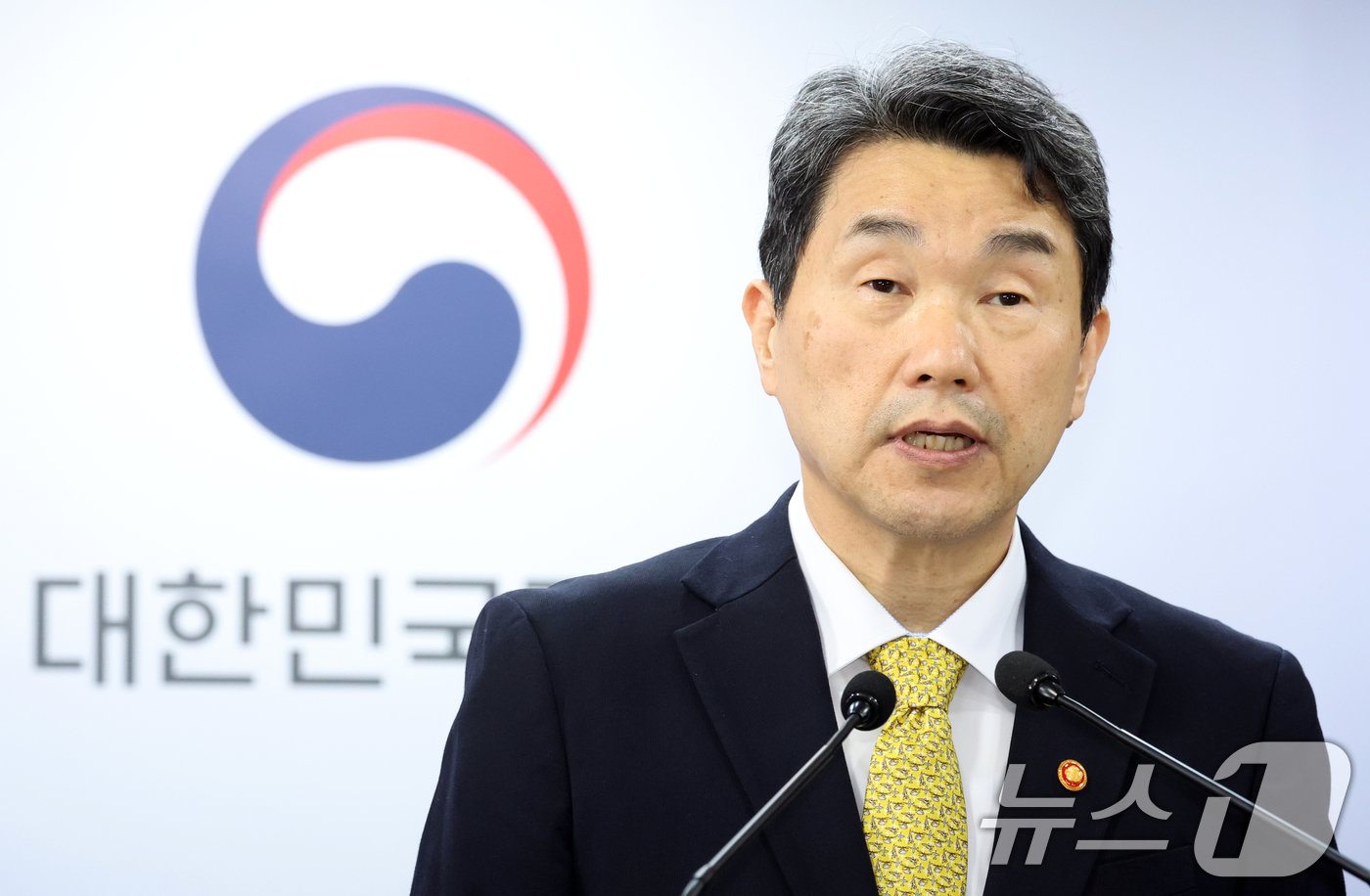 본문 이미지 - 이주호 사회부총리 겸 교육부 장관이 6일 오후 서울 종로구 세종대로 정부서울청사에서 의과대학 학사 정상화를 위한 비상 대책&#40;안&#41; 발표를 하고 있다. 2024.10.6/뉴스1 ⓒ News1 김명섭 기자