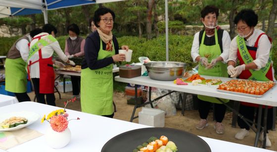 '정갈한 사찰음식 맛보세요'