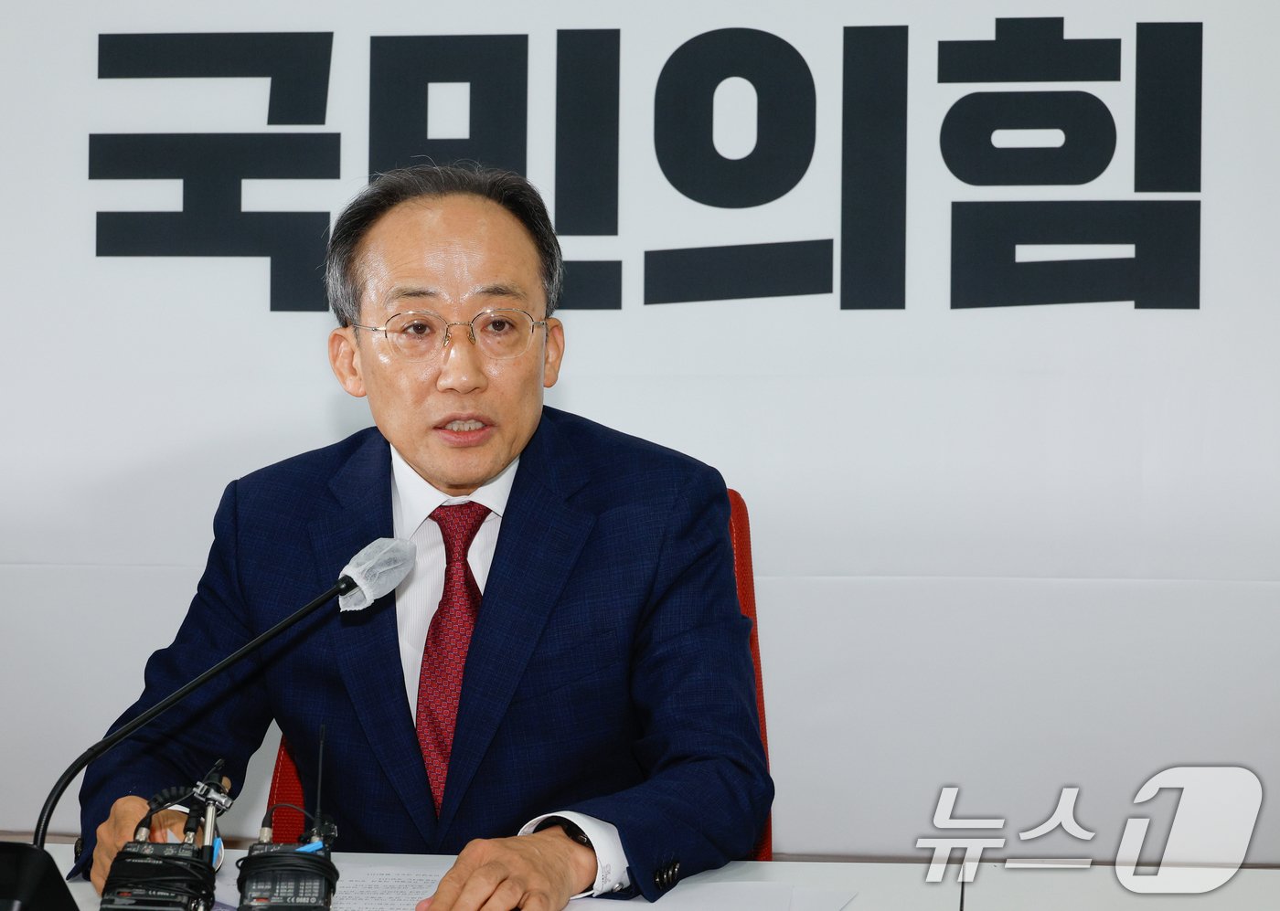 본문 이미지 - 추경호 국민의힘 원내대표가 6일 서울 여의도 국회에서 국정감사 및 현안 관련 기자간담회를 하고 있다. 2024.10.6/뉴스1 ⓒ News1 안은나 기자
