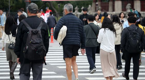 일교차 큰 날씨 '옷차림은 제각각'