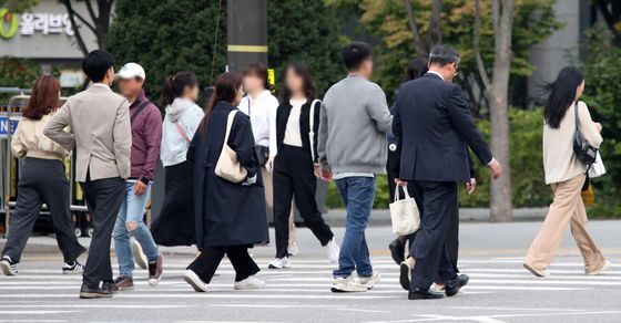 일교차 큰 출근길 '겉옷은 필수'