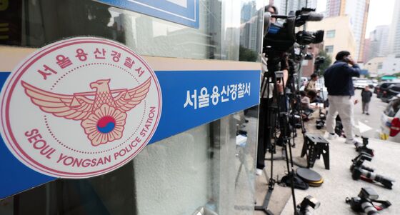"높은 곳서 사진"…남산타워 꼭대기 무단 등반한 남성 검찰 송치