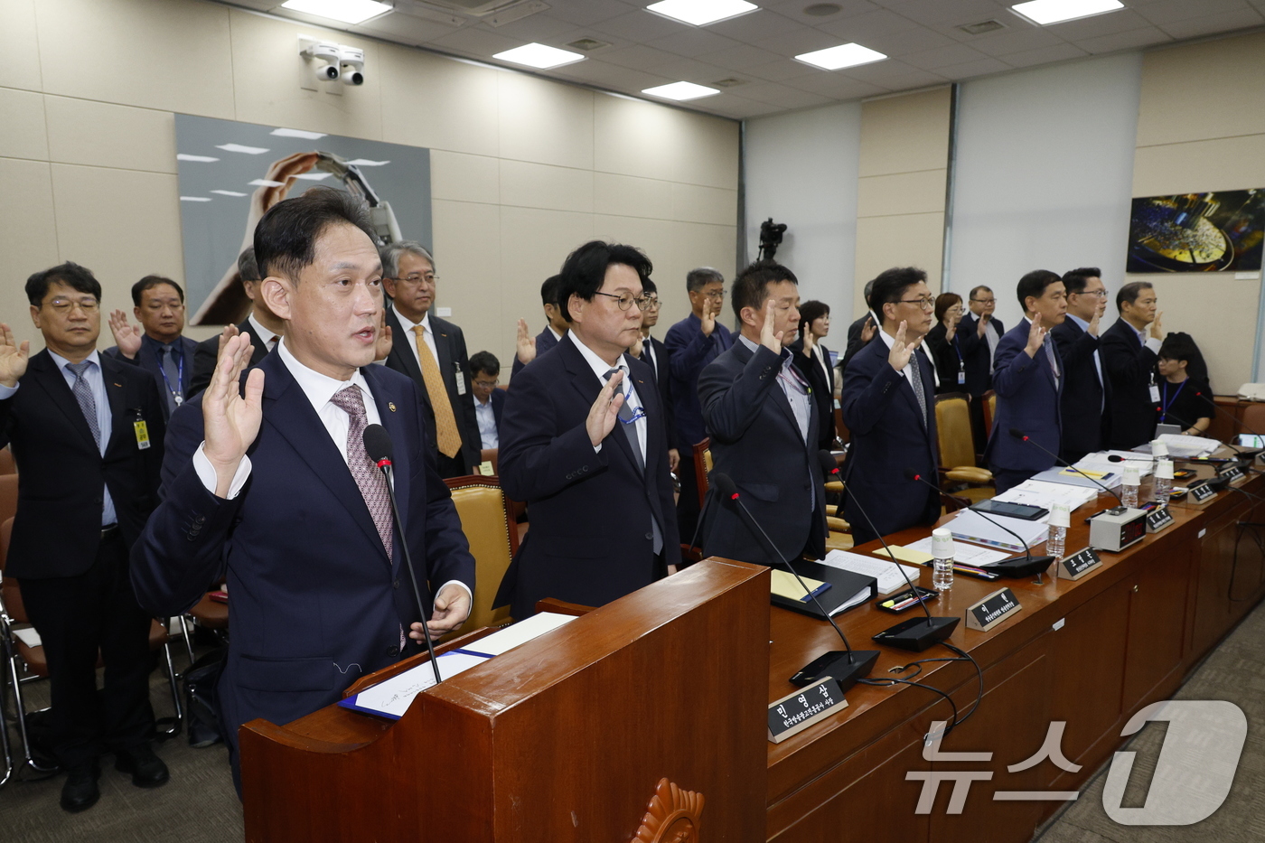 (서울=뉴스1) 안은나 기자 = 김태규 방송통신위원회 위원장 직무대행이 7일 오전 서울 여의도 국회 과학기술정보방송통신위원회에서 열린 방송통신위원회·방송통신사무소·시청자미디어재단· …