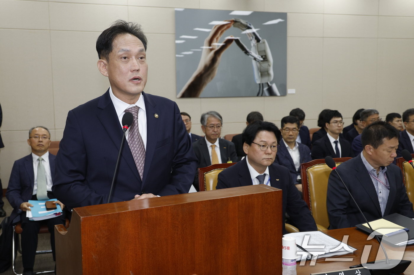 김태규 방송통신위원회 위원장 직무대행이 7일 오전 서울 여의도 국회 과학기술정보방송통신위원회에서 열린 방송통신위원회·방송통신사무소·시청자미디어재단·한국방송광고진흥공사 국정감사에서 모두발언을 하고 있다. 2024.10.7/뉴스1 ⓒ News1 안은나 기자