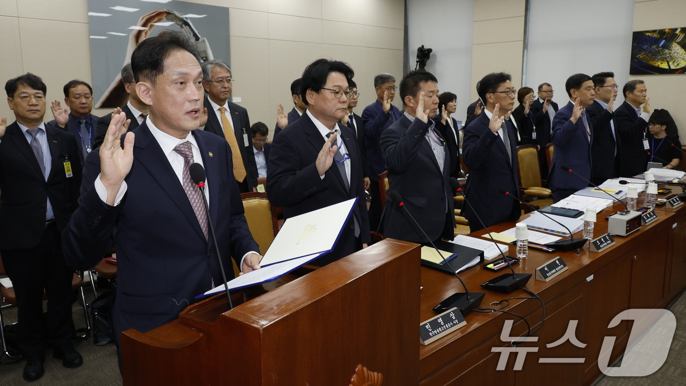 (서울=뉴스1) 안은나 기자 = 김태규 방송통신위원회 위원장 직무대행이 7일 오전 서울 여의도 국회 과학기술정보방송통신위원회에서 열린 방송통신위원회·방송통신사무소·시청자미디어재단· …