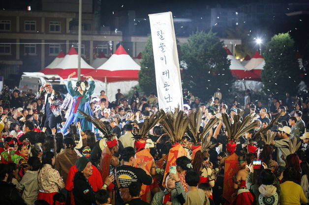 안동 '국제탈춤 페스티벌' 148만명 몰려…세 마리 토끼 다 잡아