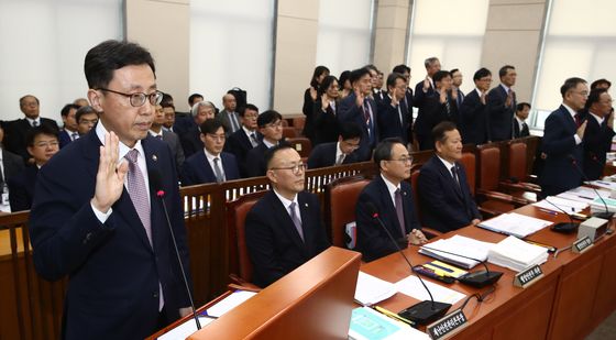 [국감]선서하는 연원정 인사혁신처장