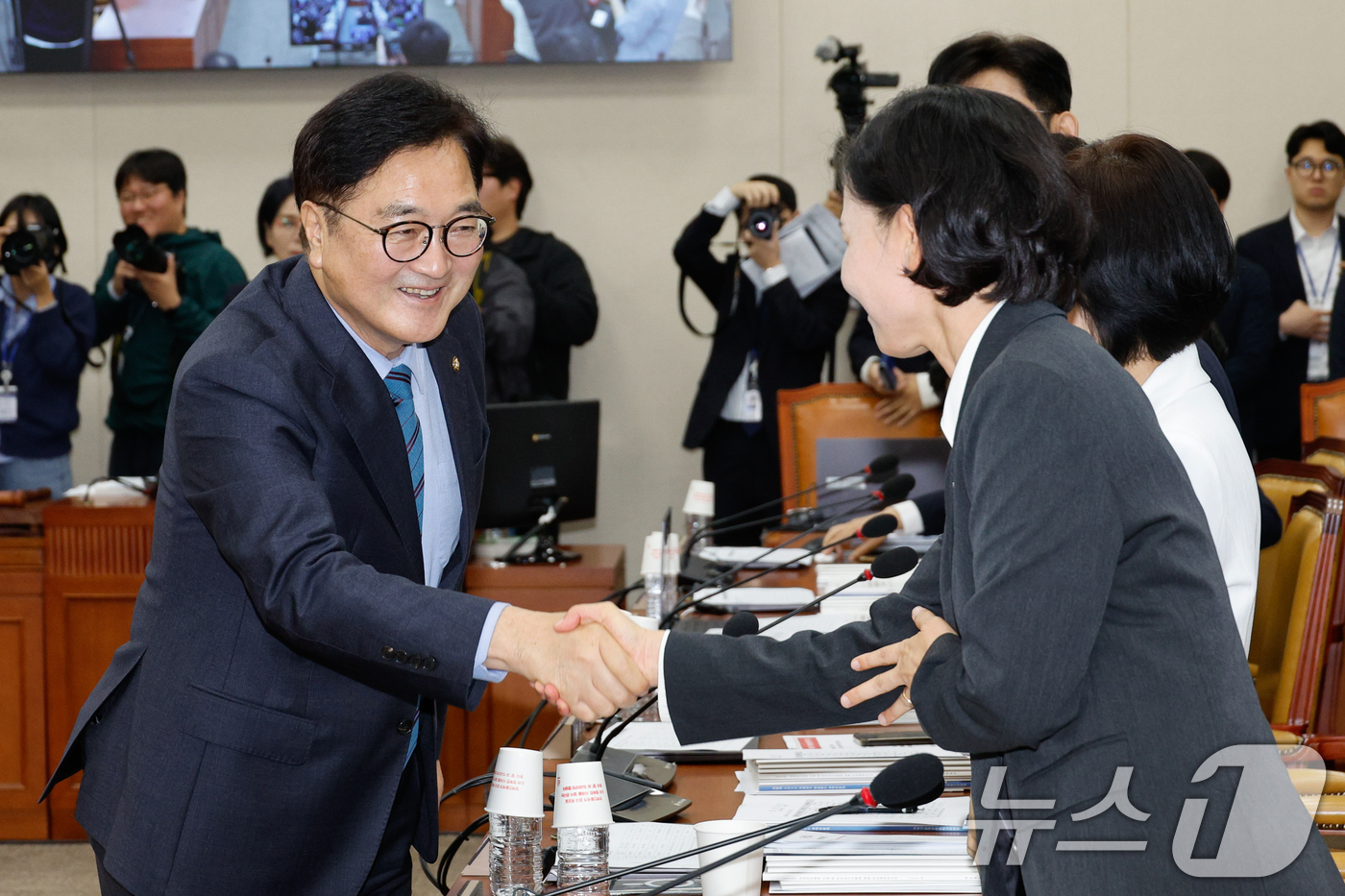 (서울=뉴스1) 안은나 기자 = 우원식 국회의장이 7일 오전 서울 여의도 국회 과학기술정보방송통신위원회에서 열린 방송통신위원회·방송통신사무소·시청자미디어재단·한국방송광고진흥공사 국 …