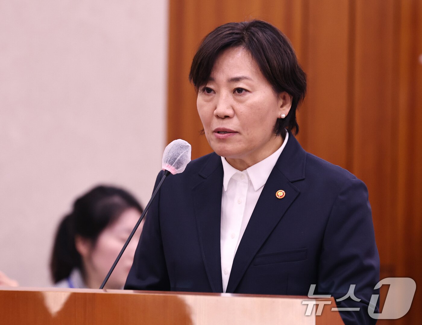 본문 이미지 - 송미령 농림축산식품부 장관이 7일 오전 서울 여의도 국회에서 열린 농림축산식품해양수산위원회의 농림축산식품부에 대한 국정감사에 출석해 업무보고를 하고 있다. 2024.10.7/뉴스1 ⓒ News1 구윤성 기자