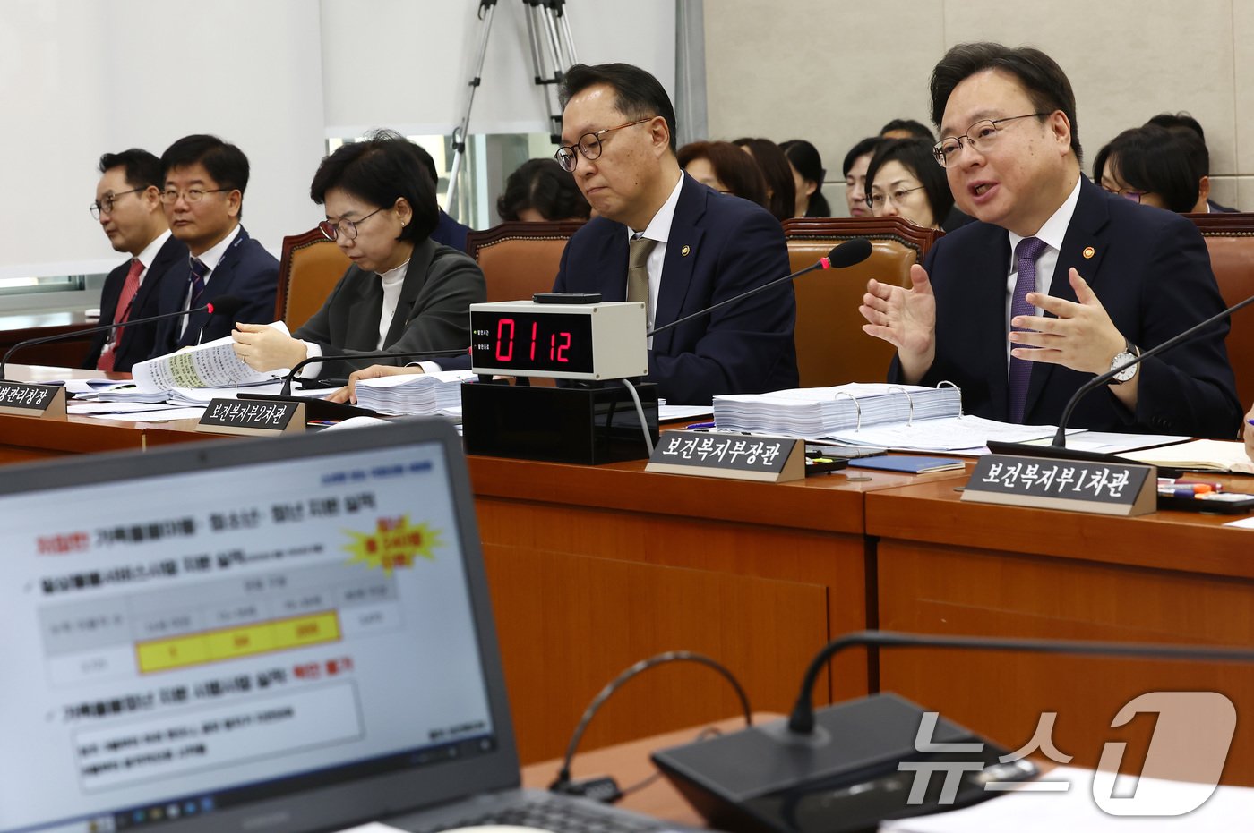 본문 이미지 - 조규홍 보건복지부 장관이 7일 오전 서울 여의도 국회 보건복지위원회에서 열린 보건복지부·질병관리청에 대한 국정감사에서 의원 질의에 답변하고 있다. 2024.10.7/뉴스1 ⓒ News1 김민지 기자