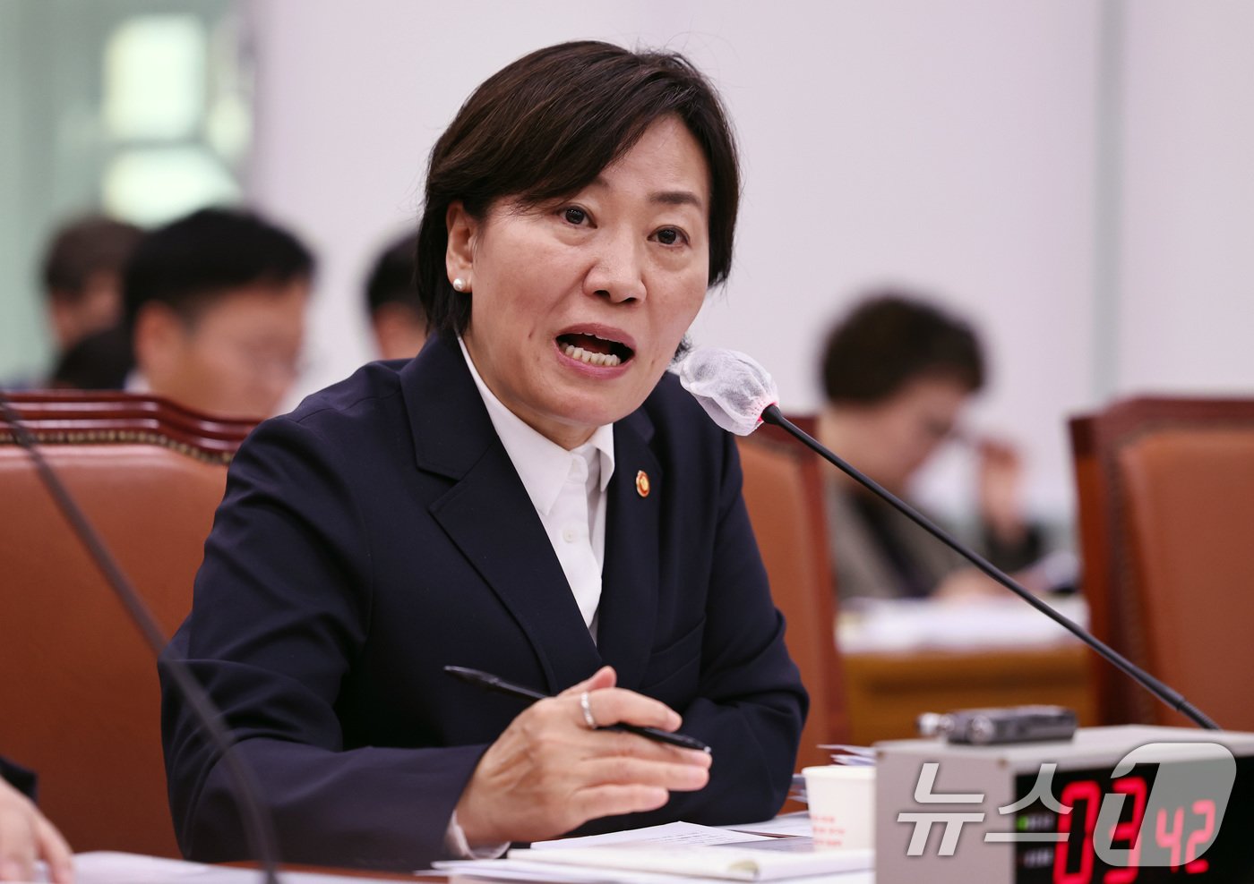 본문 이미지 - 송미령 농림축산식품부 장관이 7일 오전 서울 여의도 국회에서 열린 농림축산식품해양수산위원회의 농림축산식품부에 대한 국정감사에서 질의에 답변하고 있다. 2024.10.7/뉴스1 ⓒ News1 구윤성 기자