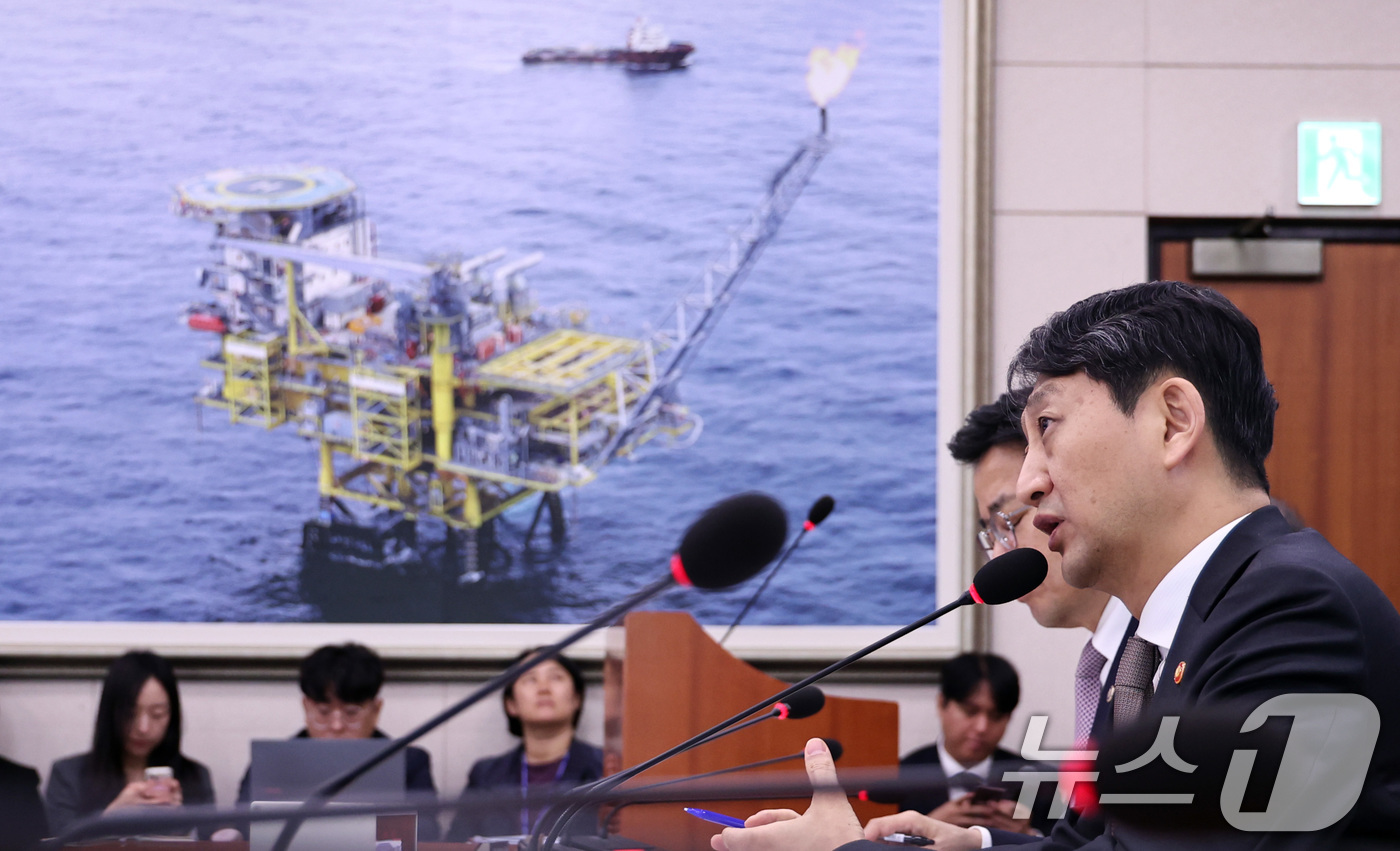 (서울=뉴스1) 구윤성 기자 = 안덕근 산업통산자원부 장관이 7일 오전 서울 여의도 국회에서 열린 산업통상자원중소벤처기업위원회의 산업통상자원부에 대한 국정감사에서 질의에 답변하고 …