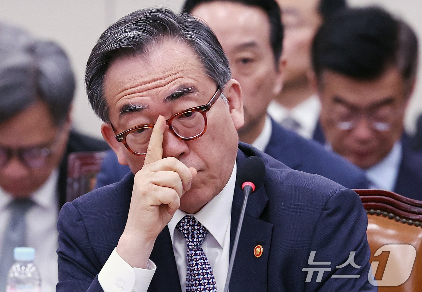 본문 이미지 - 조태열 외교부 장관이 7일 오전 서울 여의도 국회에서 열린 외교통일위원회회의 외교부 등에 대한 국정감사에 출석해 생각에 잠겨 있다. 2024.10.7/뉴스1 ⓒ News1 구윤성 기자