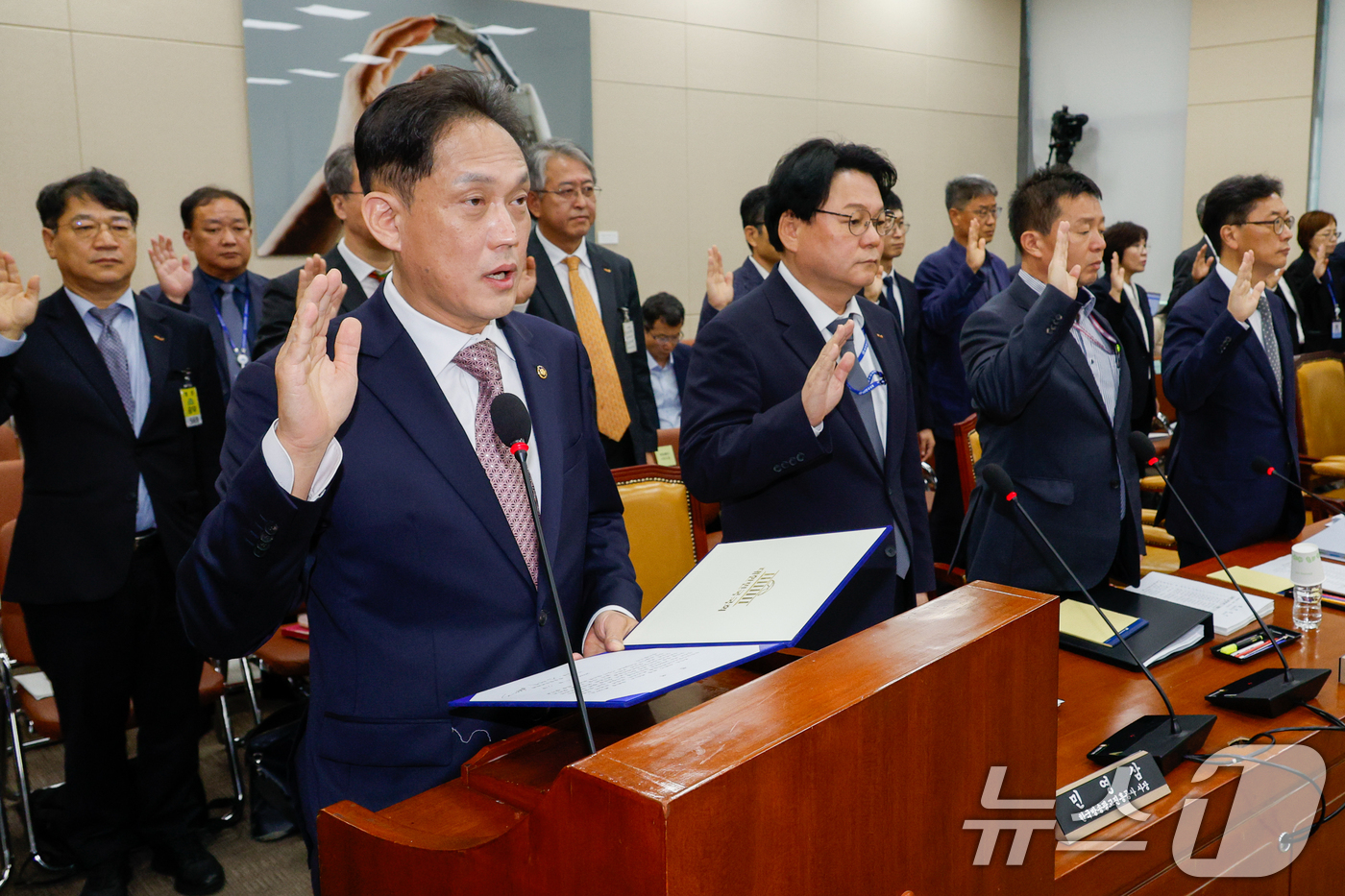 (서울=뉴스1) 안은나 기자 = 김태규 방송통신위원회 위원장 직무대행이 7일 오전 서울 여의도 국회 과학기술정보방송통신위원회에서 열린 방송통신위원회·방송통신사무소·시청자미디어재단· …