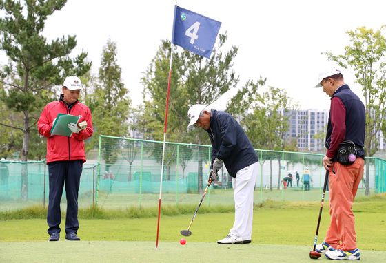 노인가구 연소득 3469만원·부동산 3.2억…24% "재산 쓰고 갈것"