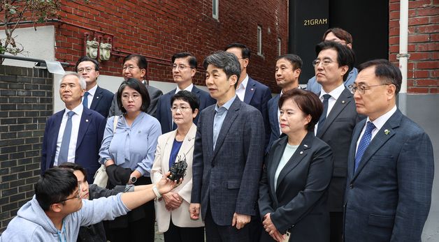 [국감]'대통령 관저 공사 의혹' 21그램 사무실 방문한 행안위