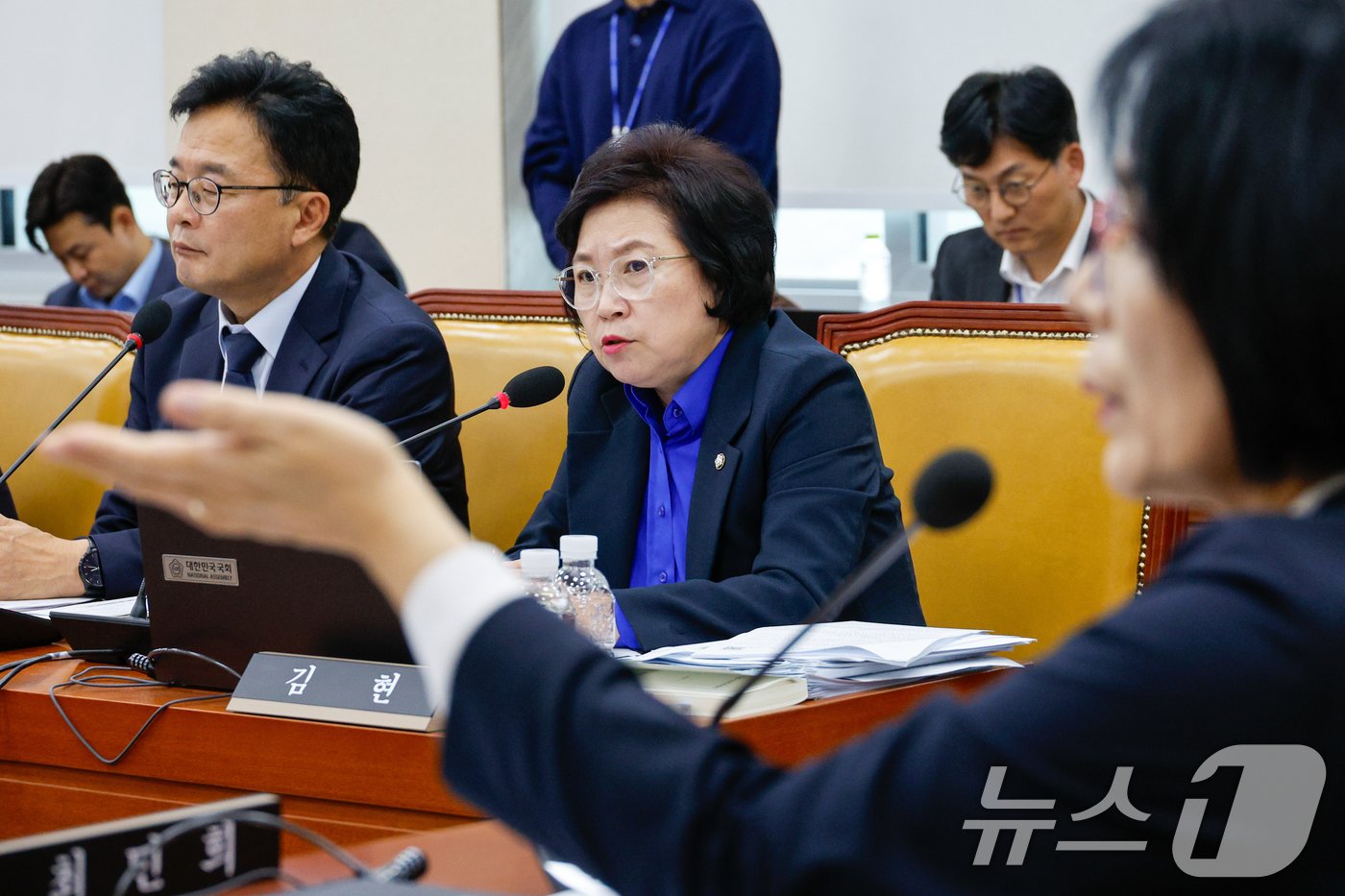 7일 오후 서울 여의도 국회 과학기술정보방송통신위원회에서 열린 방송통신위원회·방송통신사무소·시청자미디어재단·한국방송광고진흥공사 국정감사에서 김현 더불어민주당 간사가 발언하고 있다. 2024.10.7/뉴스1 ⓒ News1 안은나 기자