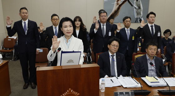 [국감]이진숙 위원장, 방통위 국정감사 선서