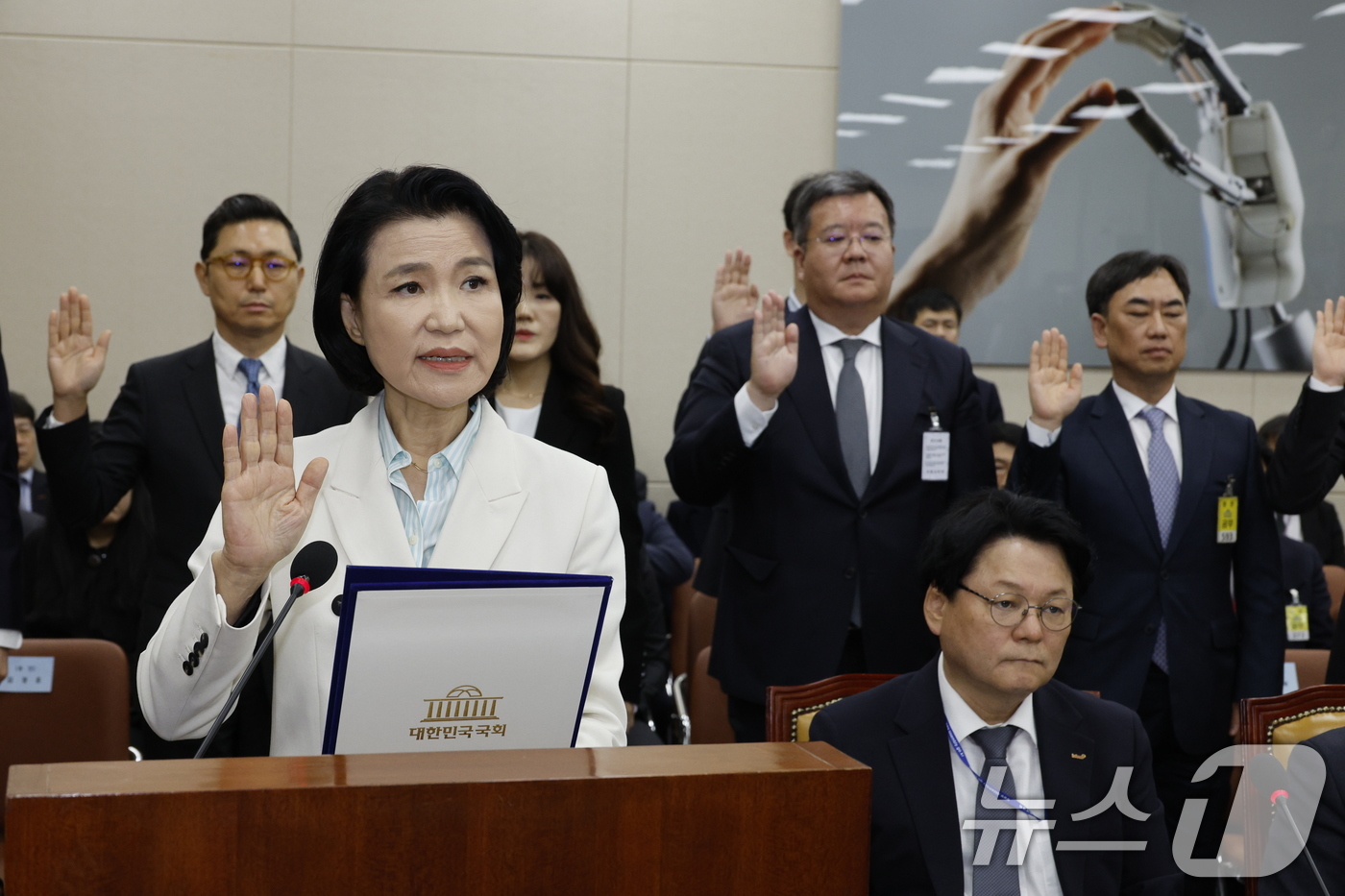 (서울=뉴스1) 안은나 기자 = 이진숙 방송통신위원회 위원장이 7일 오후 서울 여의도 국회 과학기술정보방송통신위원회에서 열린 방송통신위원회·방송통신사무소·시청자미디어재단·한국방송광 …