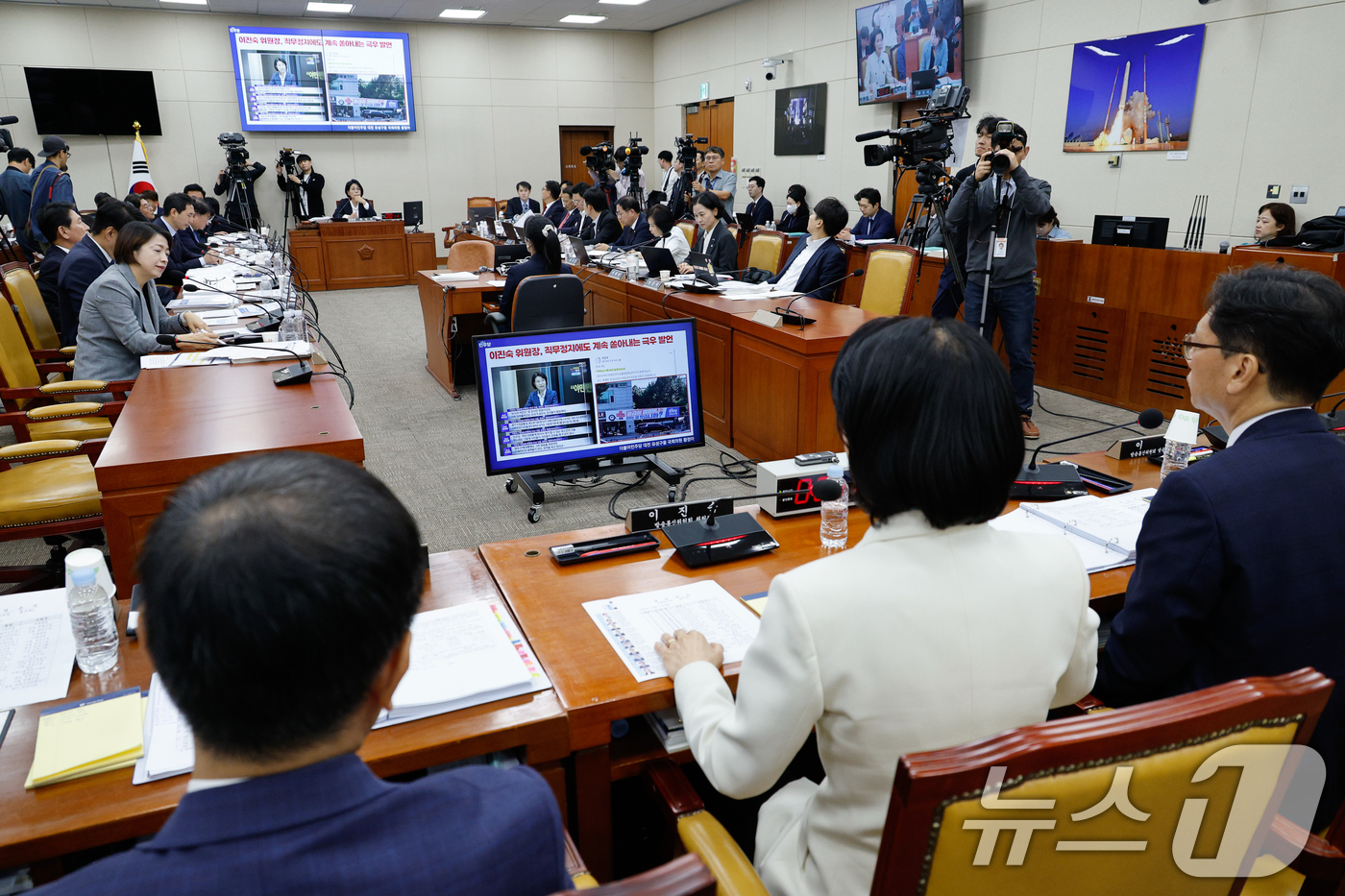 (서울=뉴스1) 안은나 기자 = 이진숙 방송통신위원회 위원장이 7일 오후 서울 여의도 국회 과학기술정보방송통신위원회에서 열린 방송통신위원회·방송통신사무소·시청자미디어재단·한국방송광 …