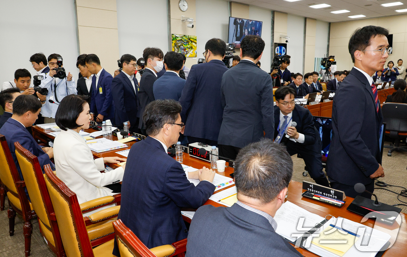 (서울=뉴스1) 안은나 기자 = 이진숙 방송통신위원회 위원장이 7일 오후 서울 여의도 국회 과학기술정보방송통신위원회에서 열린 방송통신위원회·방송통신사무소·시청자미디어재단·한국방송광 …