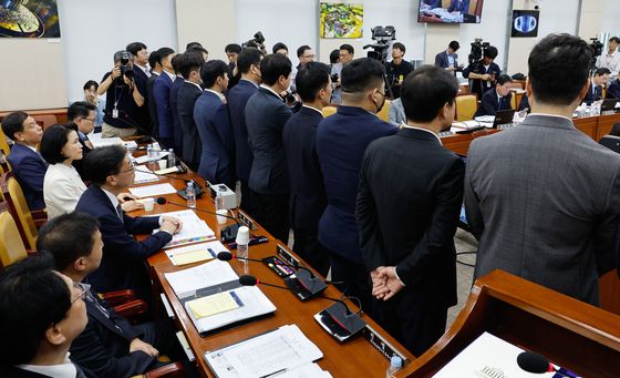 과방위 국감에 증인 줄세운 정동영…여 "모욕적, 사과하라"