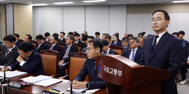 '관저이전 의혹' 김오진 전 국토부 차관 종합특검 출석