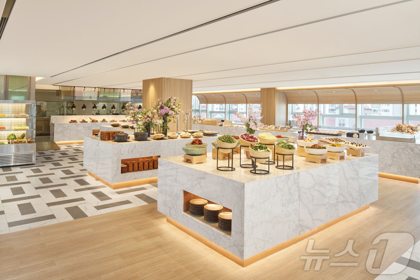 본문 이미지 - 더 링크 서울 트리뷰트 포트폴리오의 레스토랑 '프레임'.(메리어트인터내셔널 제공)