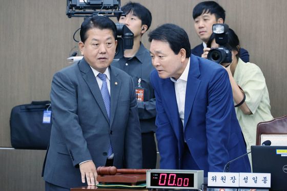 장군 출신 격돌…김병주 "윤, 열중쉬어 못해"…임종득 "군 모독"