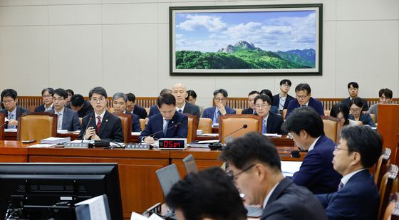 [국감]다목적댐 관련 답변하는 김완섭 장관