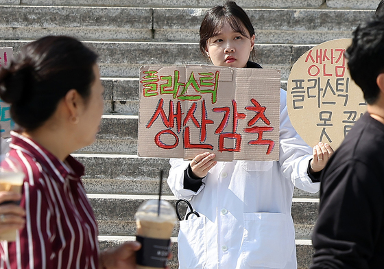 카페서 음료포장 시 컵당 200원 추가금 '따로'…빨대는 요청할 때만