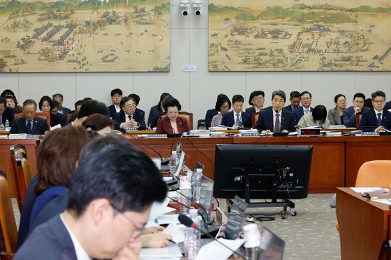 [국감초점] "김 여사 가짜 인생" "이재명도 표절"…교육위 공방(종합)