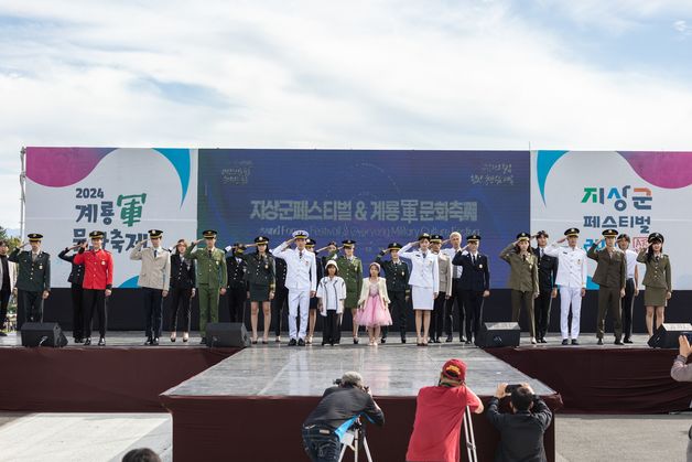 대덕대학교 K-모델과, 계룡 군문화축제서 '군복 패션쇼'