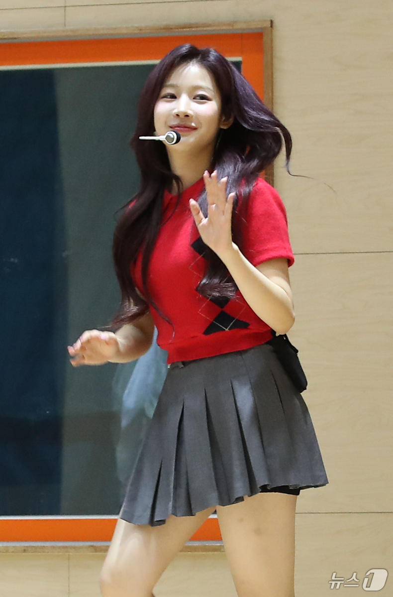 (경기=뉴스1) 권현진 기자 = 그룹 피프티피프티(FIFTY FIFTY) 예원이 8일 경기도 화성에 위치한 안용중학교에서 열린 웹예능 ‘오늘 우리 학교는 시즌3’(오우학3) 녹화 …