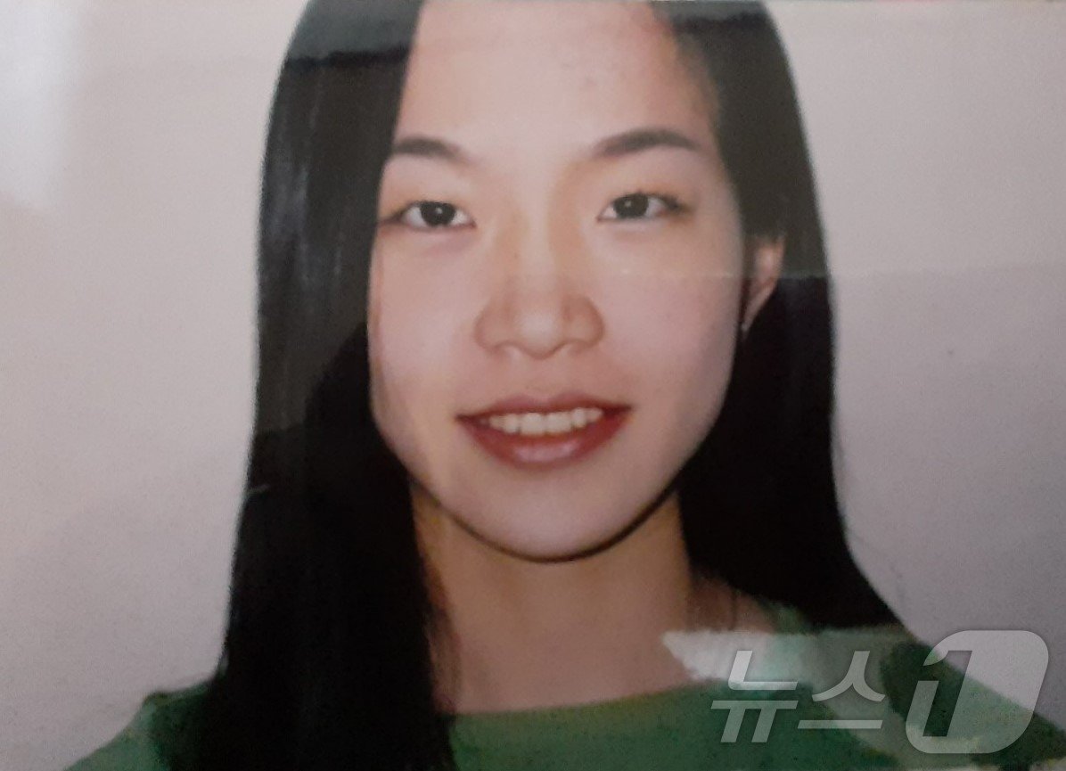 본문 이미지 - 2006년 6월 실종된 전북대 수의대생 이윤희 씨.2024.10.8/뉴스1 장수인 기자