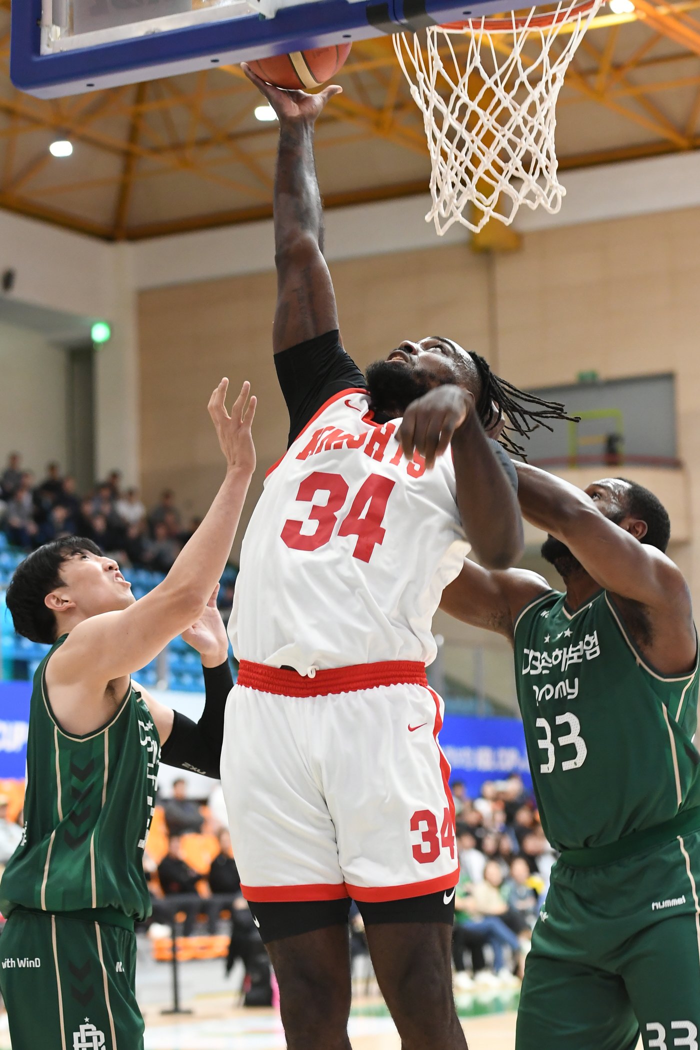 서울 SK 워니가 DB와 경기에서 슛을 하고 있다.&#40;KBL 제공&#41;